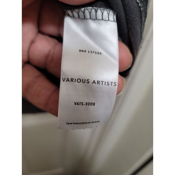 Various artiste Los Angeles Men's Gray Striped T-Shirt With Embroidered Rose Lo - Picture 10 of 11